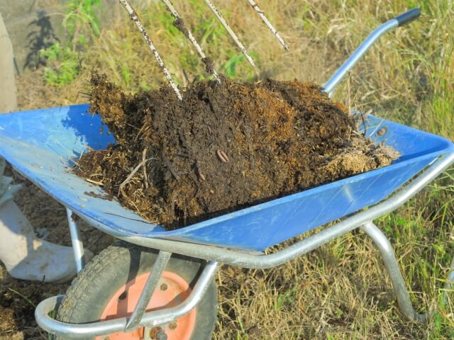 野菜くずを使ったコンパクトな堆肥作り プランター栽培の堆肥 発酵と腐敗の違いと上手に堆肥を作るコツ